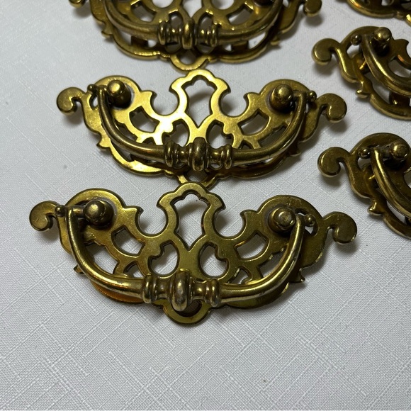 Vintage Draw Pull Handle made in Canada. Set of 8 small and 1 large. 16 screws - Picture 3 of 8